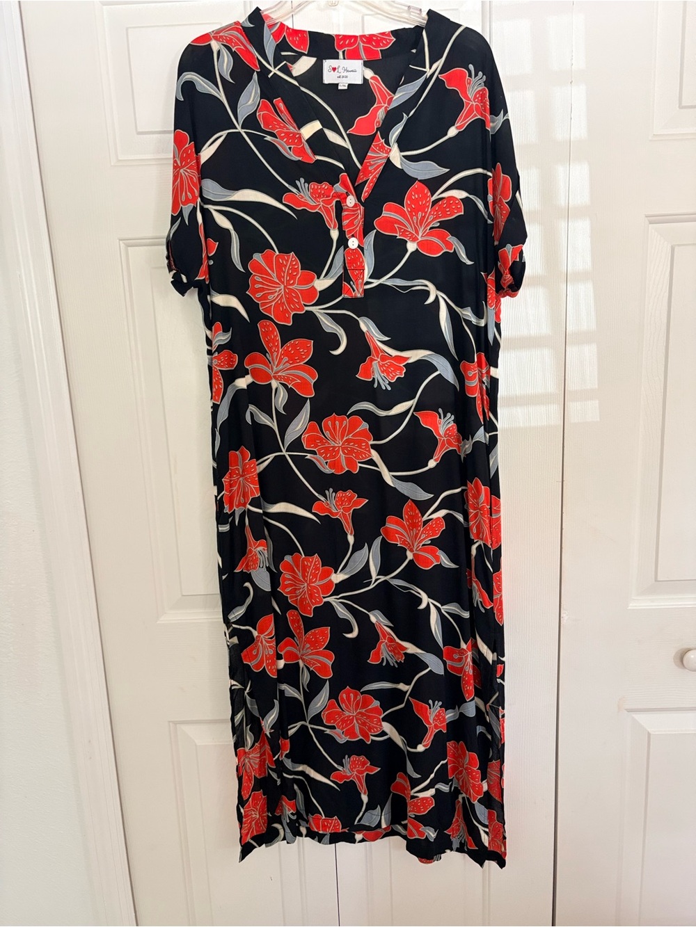 Hawaii made - Floral V-Neck Maxi Dress in Black with Red Blooms NWOT